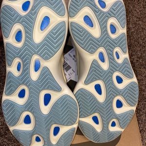 yeezy 700 azael glow in the dark